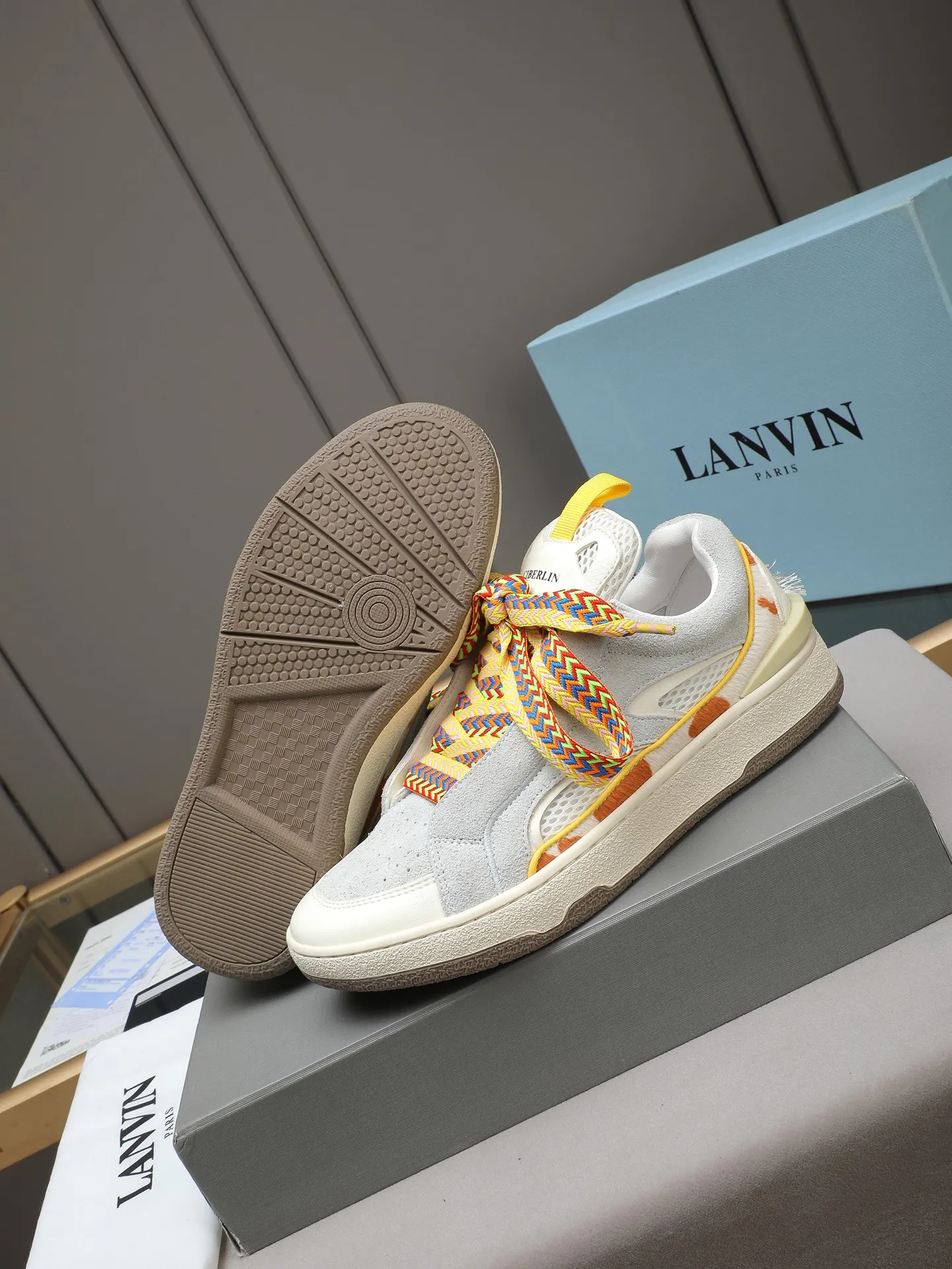 Men's shoes 💰640 [LANVIN] The latest fashionable item! High quality CLAY series‼ ️ The latest trendy products of the season 🌈Many bloggers have planted grass and purchased the original open-mold customization. The upper and outsole are sewn with mark threads without edge sealing. Multiple material splicing combination design. Very versatile for fashionable and casual wear. Comfortable on the feet. Self-recommended. Upper cowhide + cow suede + breathable mesh lining. Foot-padding cowhide. Exclusive original open-mold clear logo rubber outsole ⚠️38-44 (customized for 45)